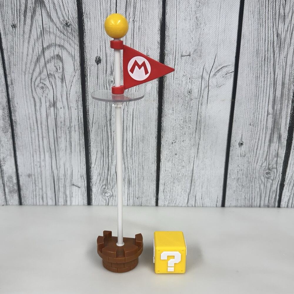 JAKKS Nintendo Super Mario Bros 9" Flag Pole & Yellow Question Mark Block
